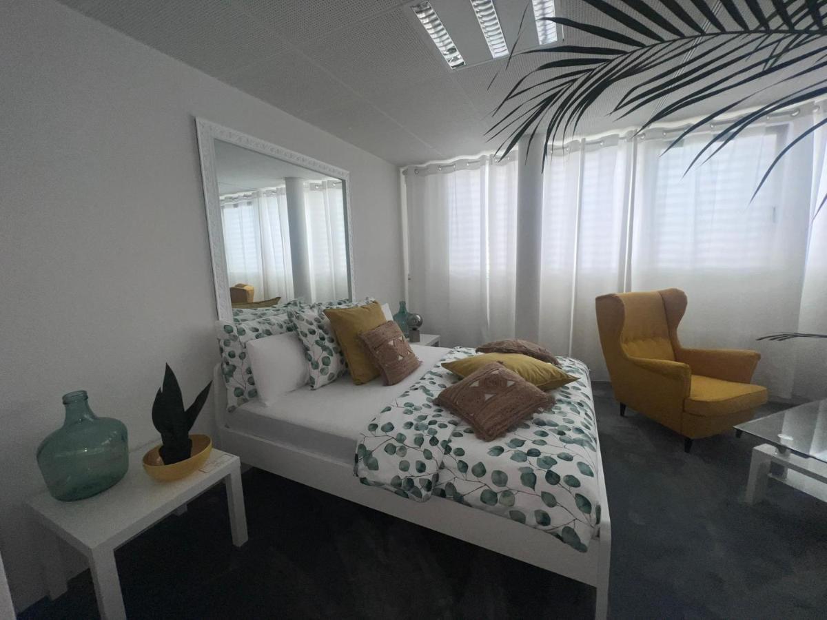 Business Sleeping Place Ролль Экстерьер фото
